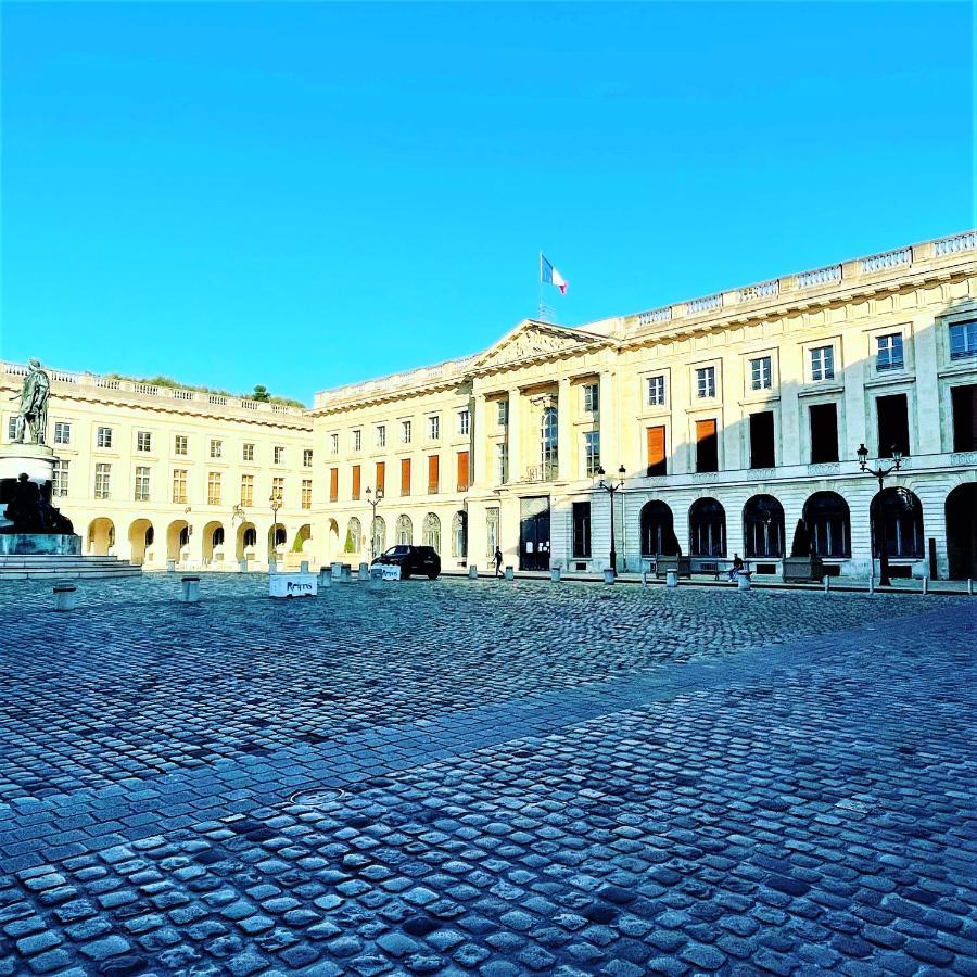 Charme De L'Ancien Pour Cet Appartement Entierement Renove Dans L'Hypercentre De Reims Buitenkant foto